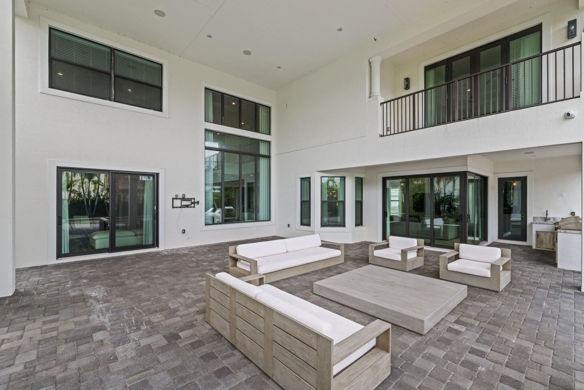 2585 NW 69th Street