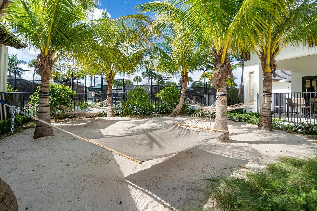 2585 NW 69th Street