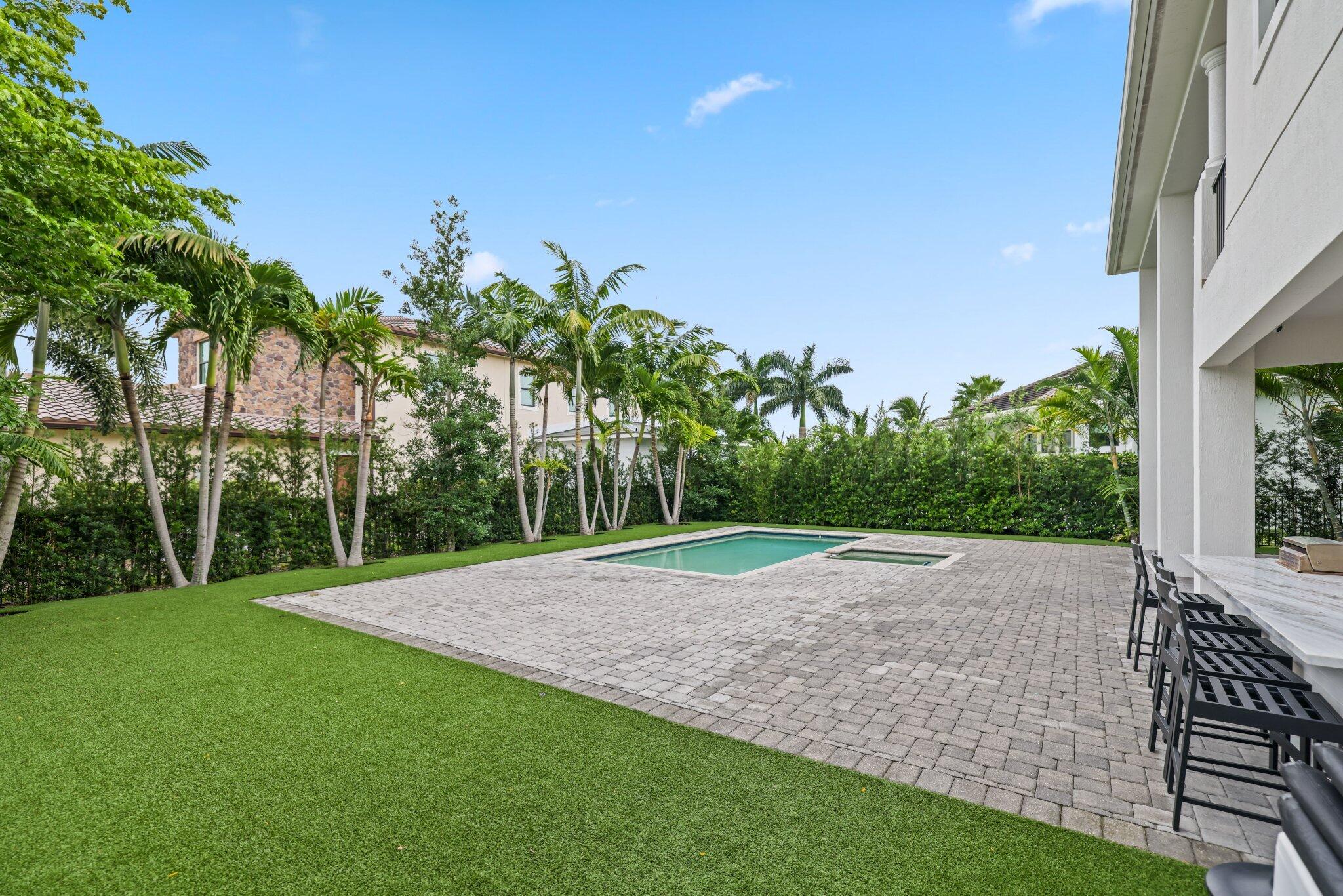 2585 NW 69th Street
