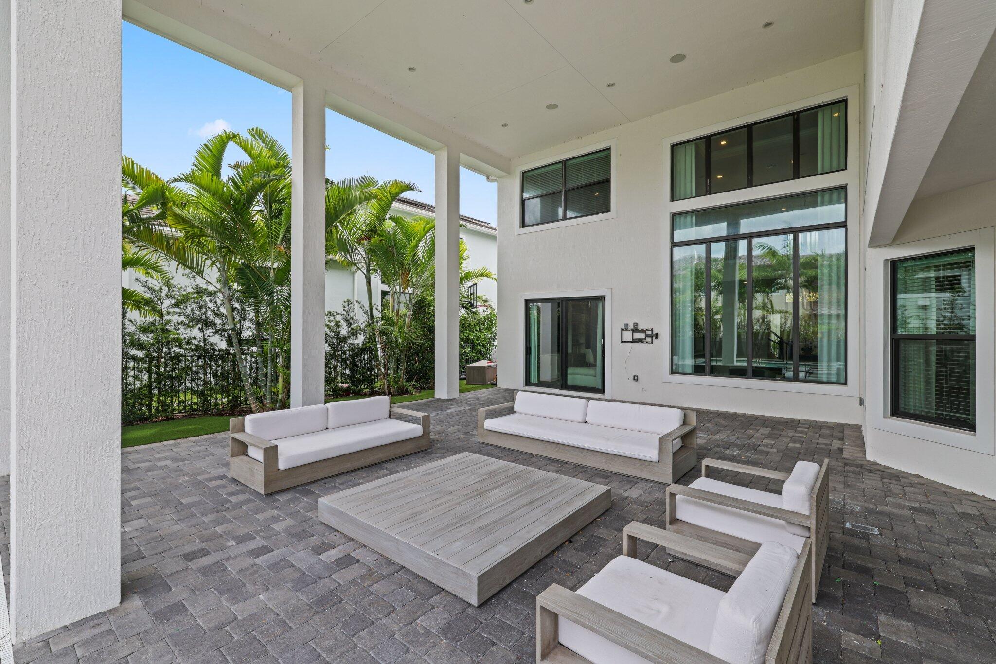 2585 NW 69th Street