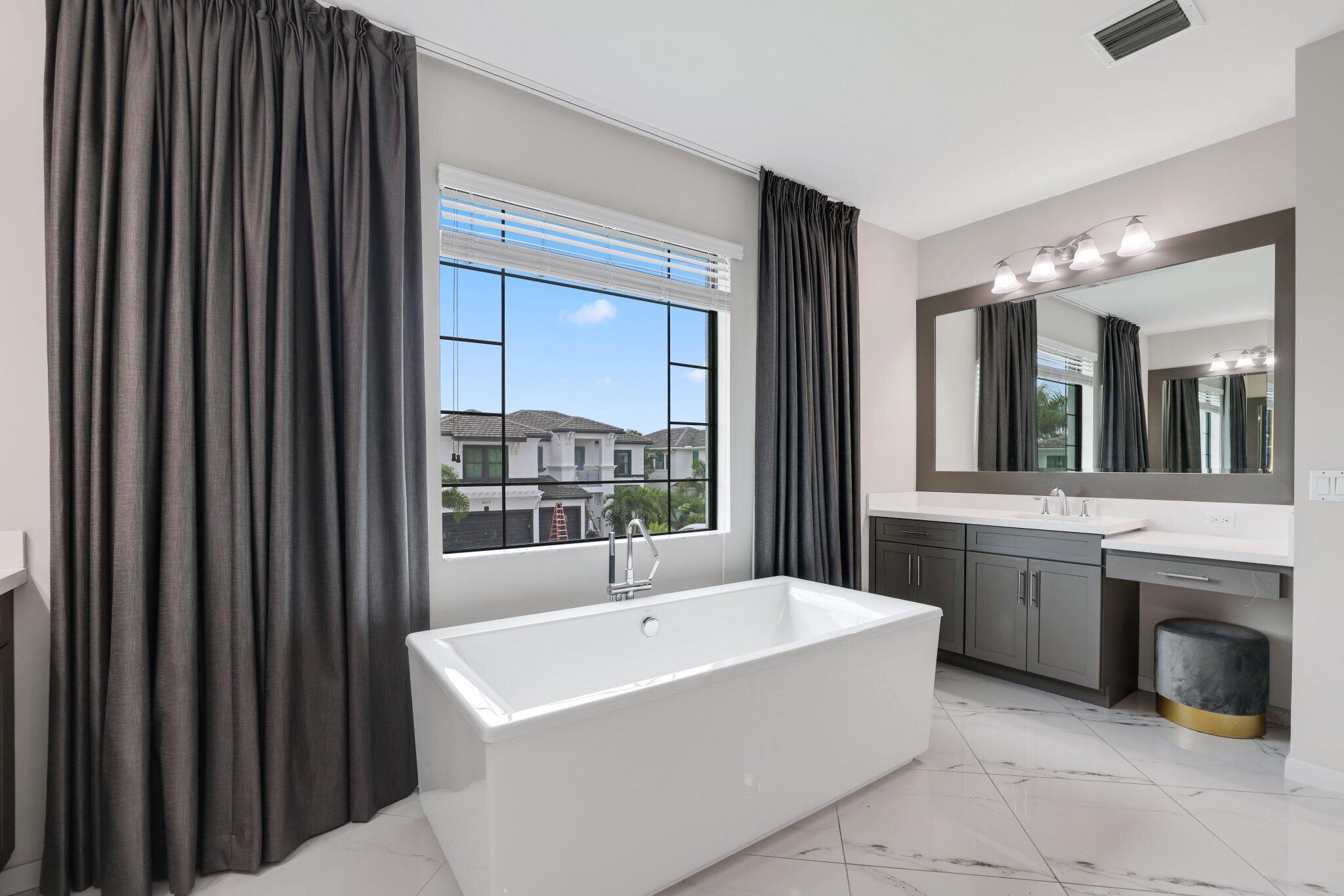 2585 NW 69th Street
