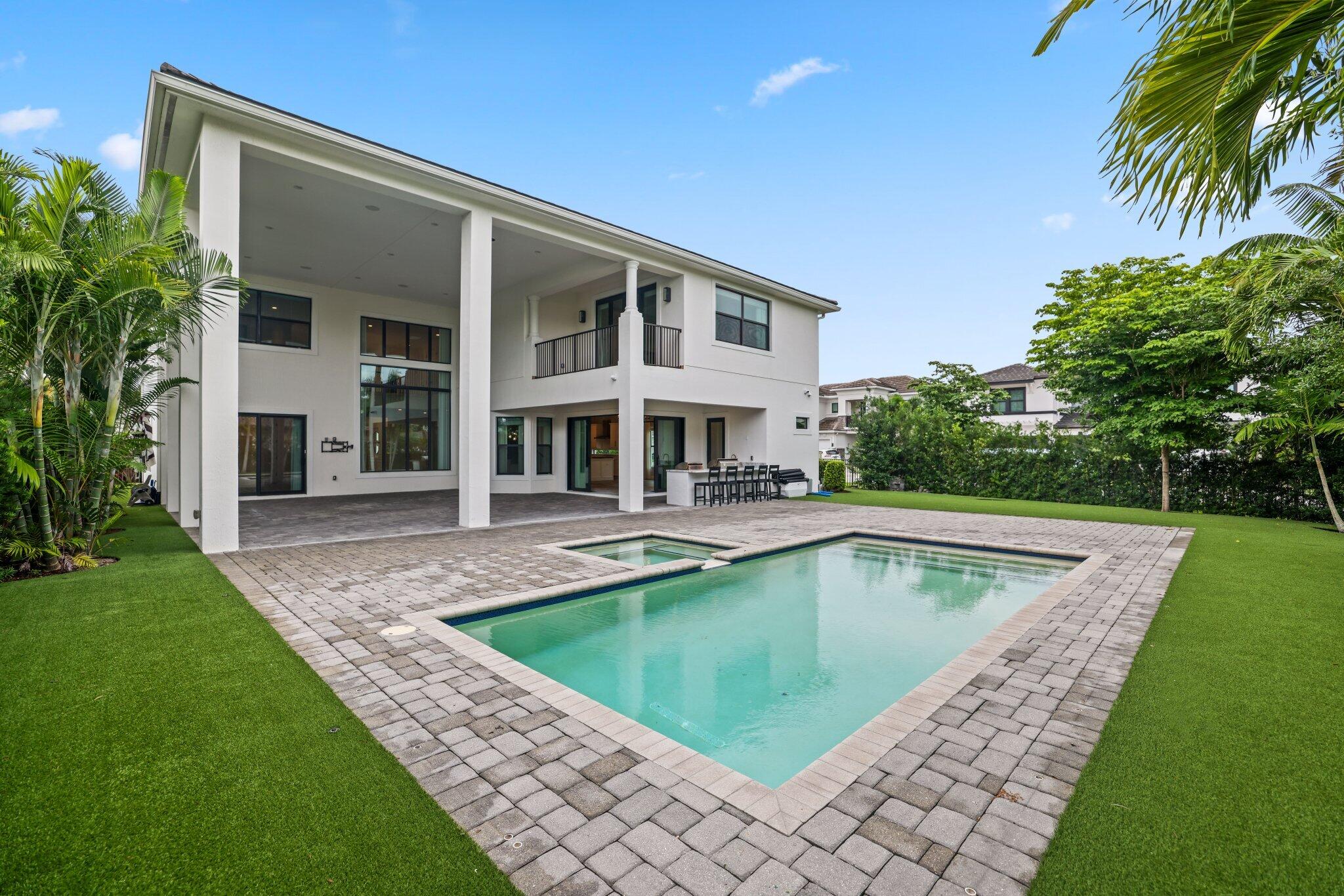 2585 NW 69th Street