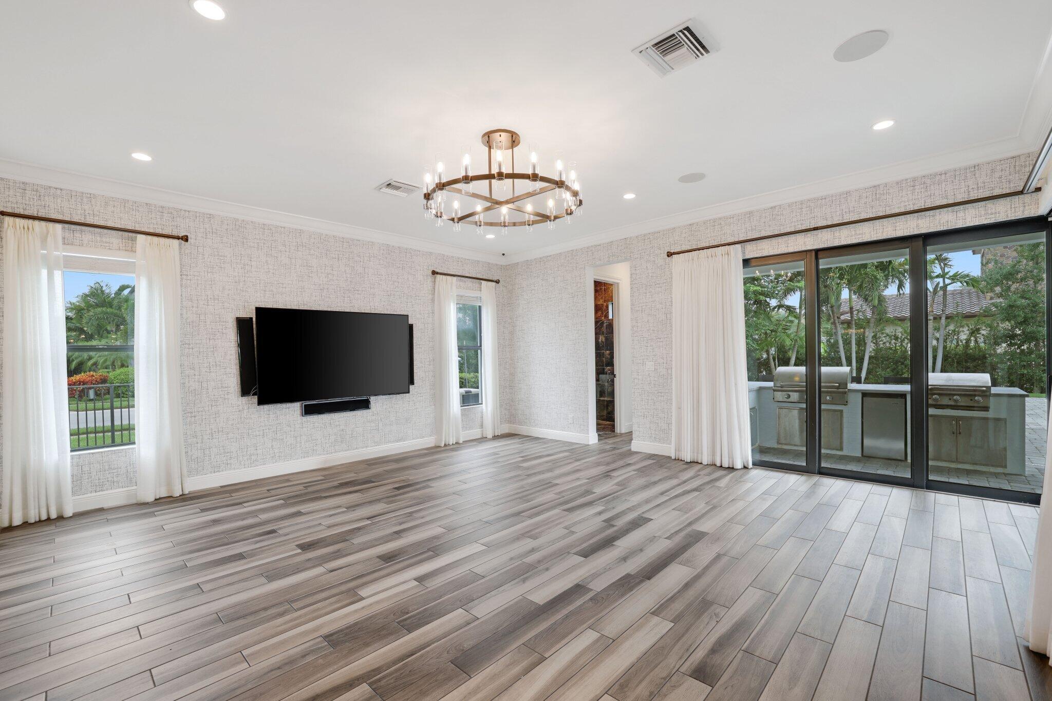 2585 NW 69th Street