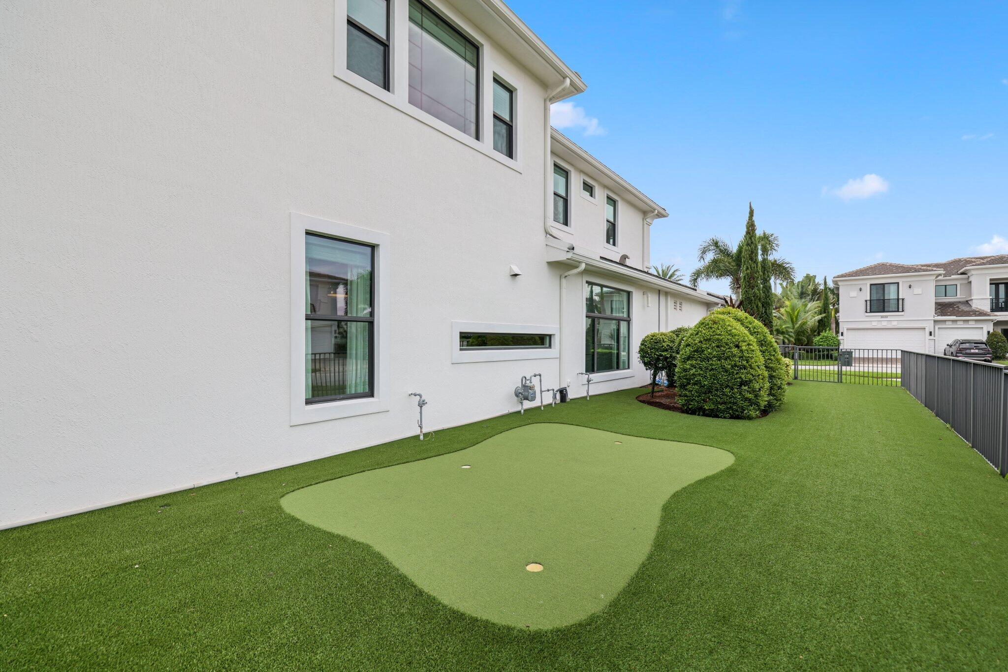 2585 NW 69th Street