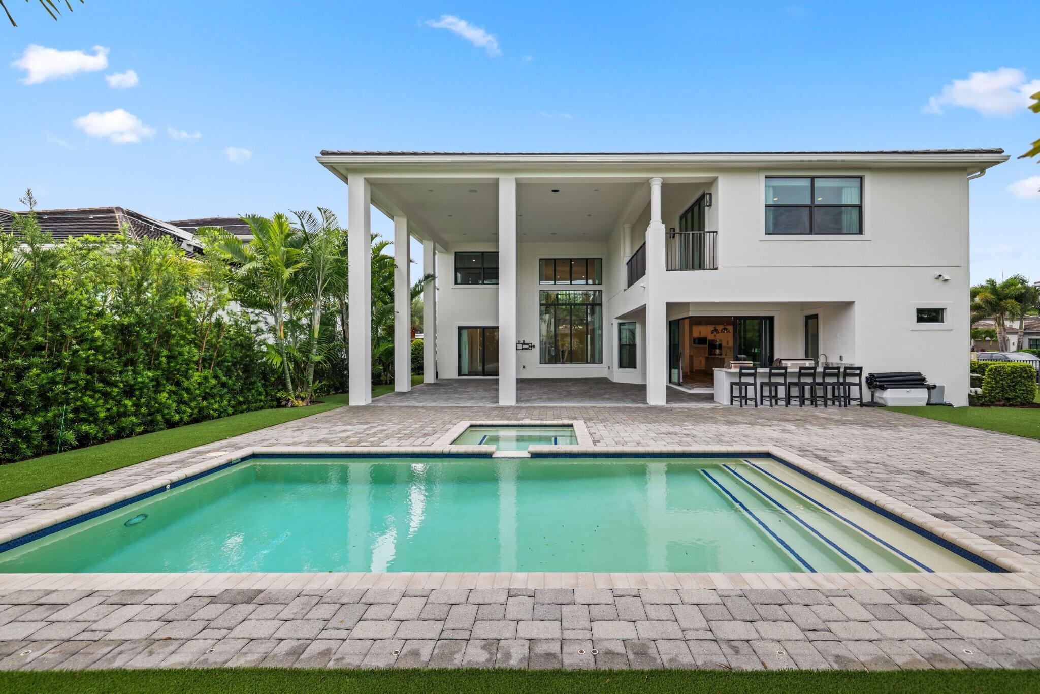 2585 NW 69th Street