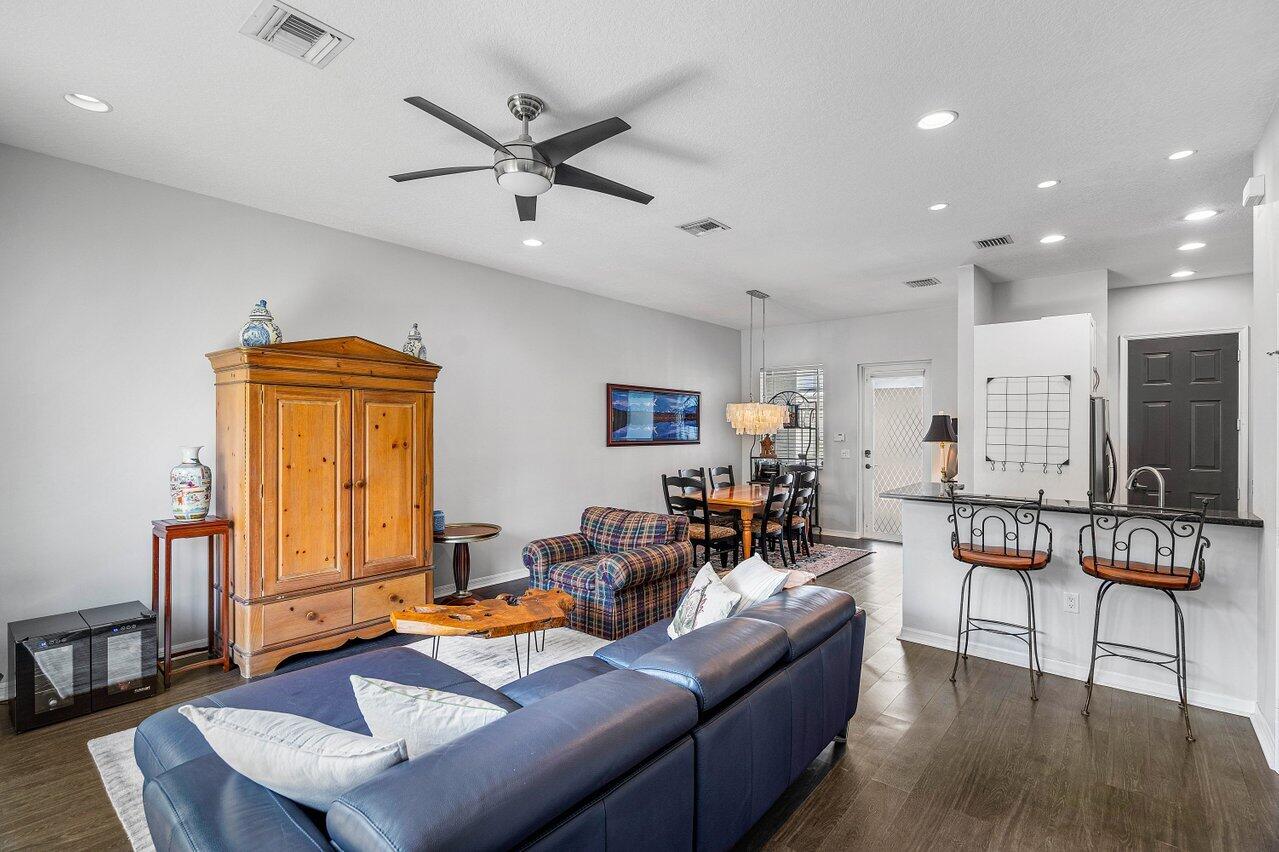 11 NE 20th Avenue 11