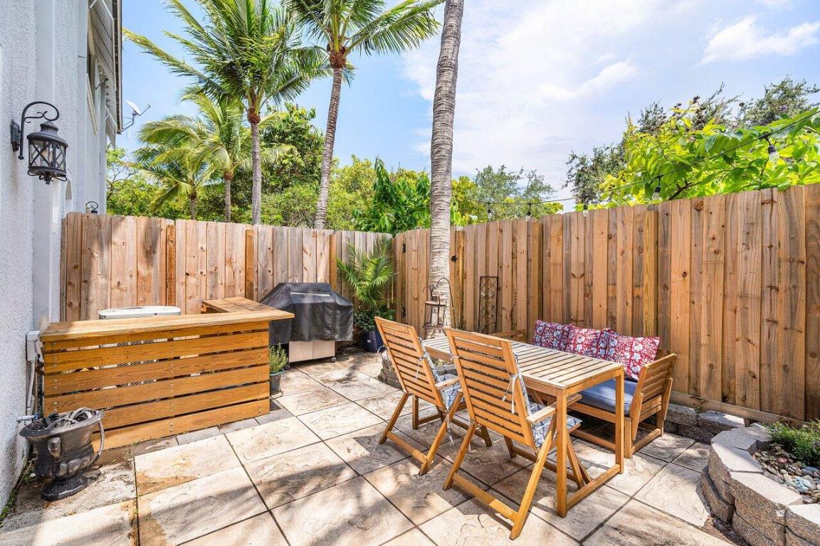 11 NE 20th Avenue 11