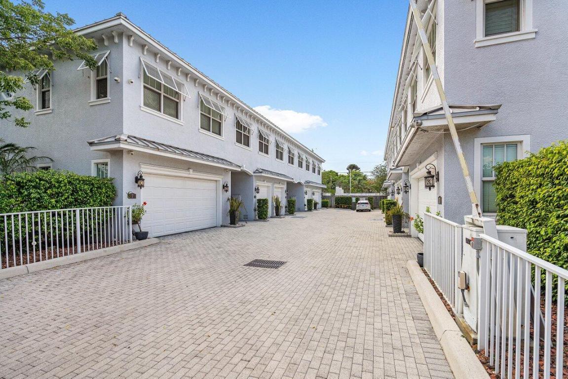 11 NE 20th Avenue 11