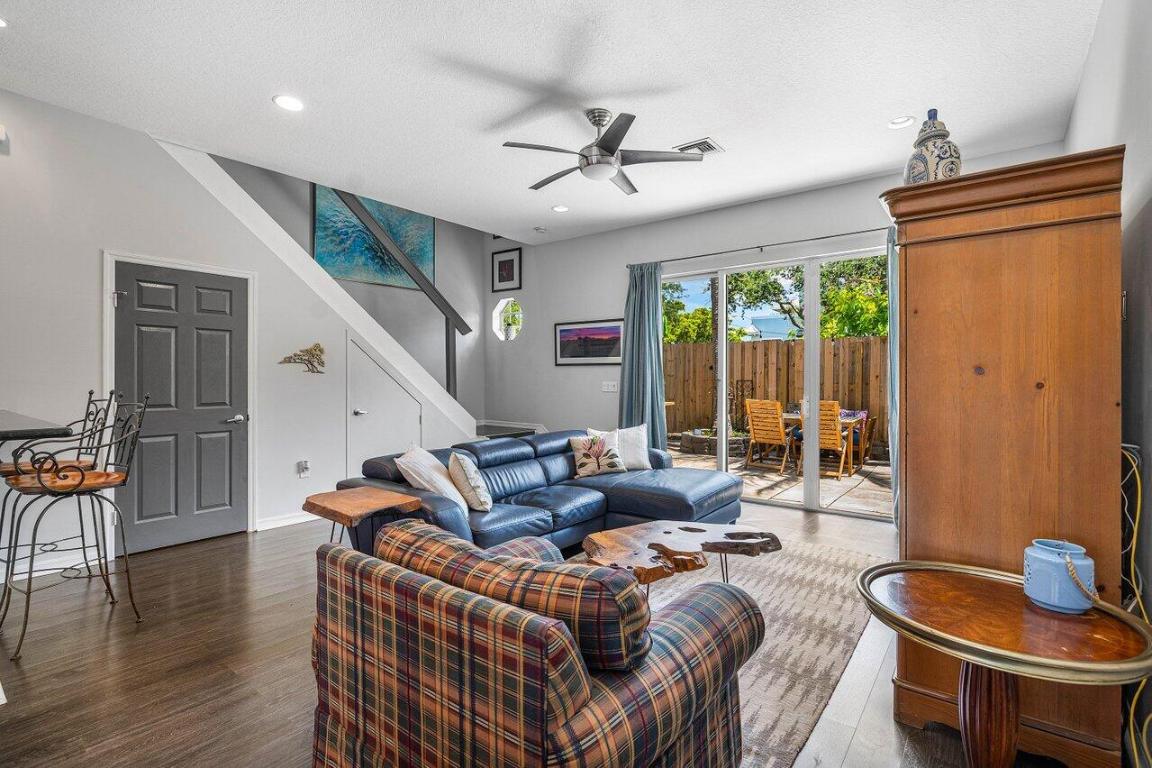 11 NE 20th Avenue 11