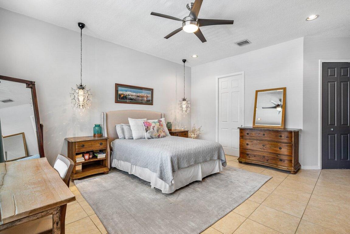 11 NE 20th Avenue 11