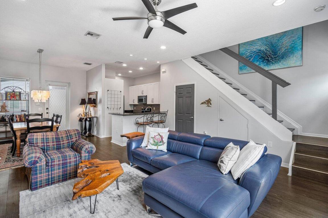 11 NE 20th Avenue 11