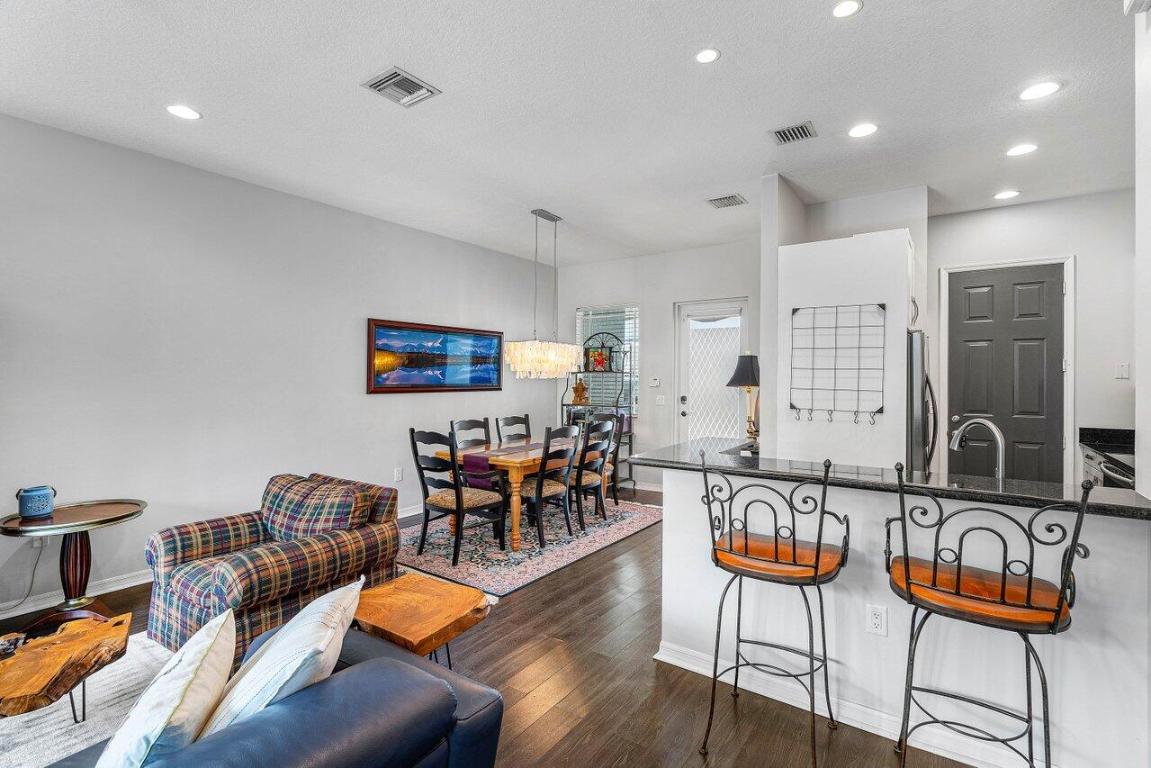 11 NE 20th Avenue 11