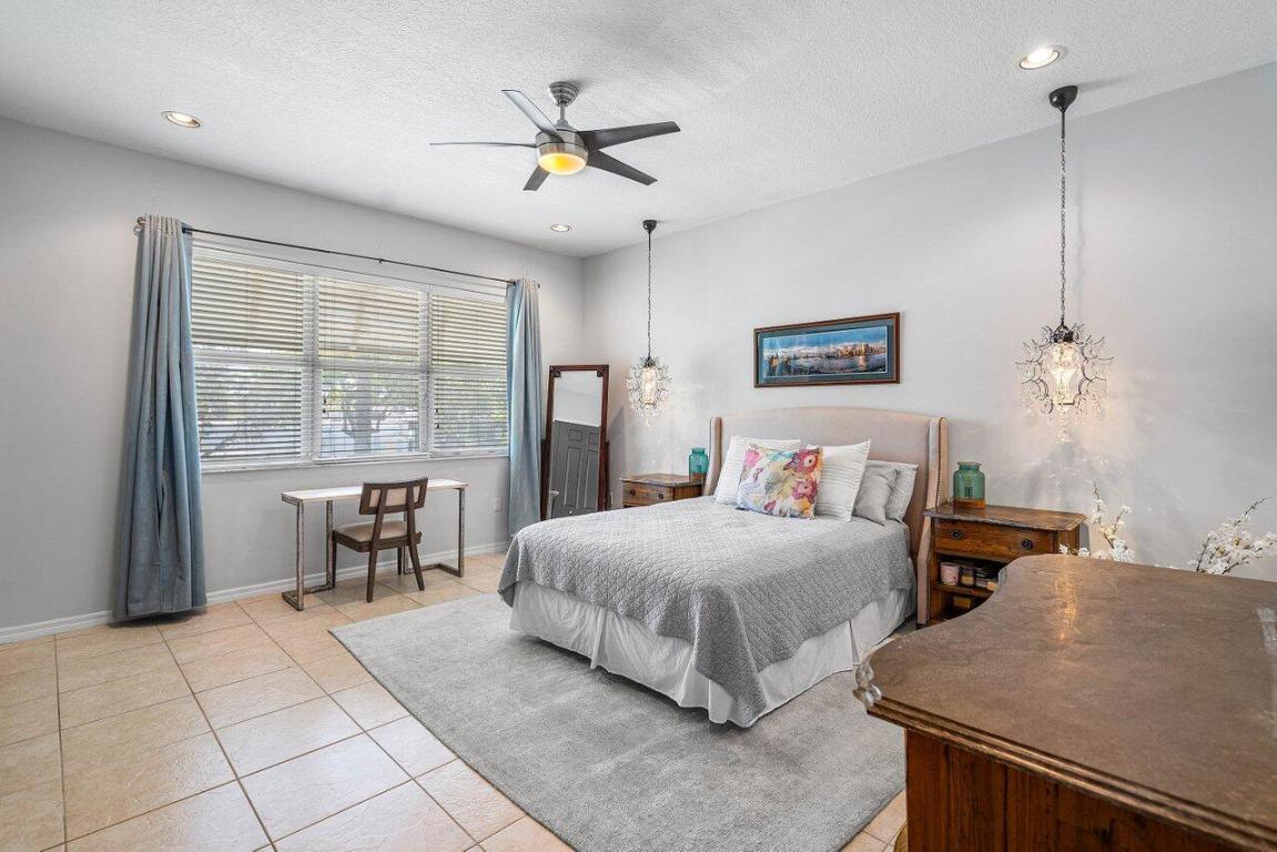 11 NE 20th Avenue 11