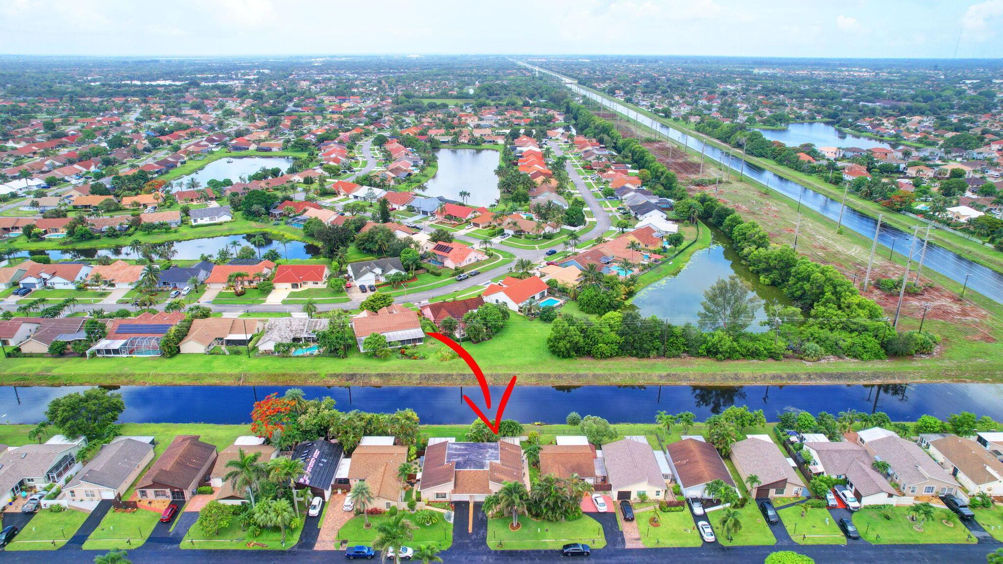 5558 Mirror Lakes Boulevard