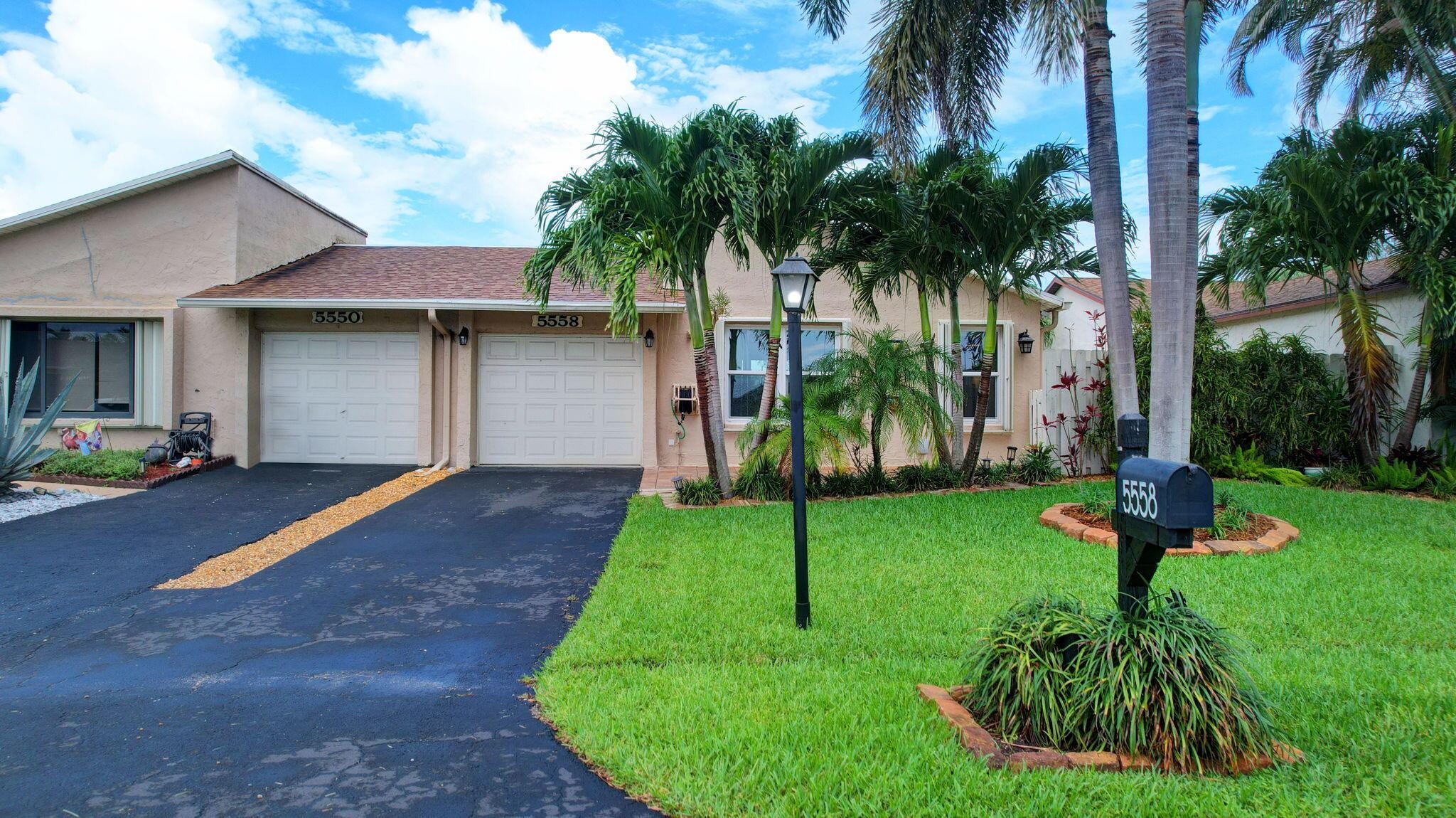 5558 Mirror Lakes Boulevard