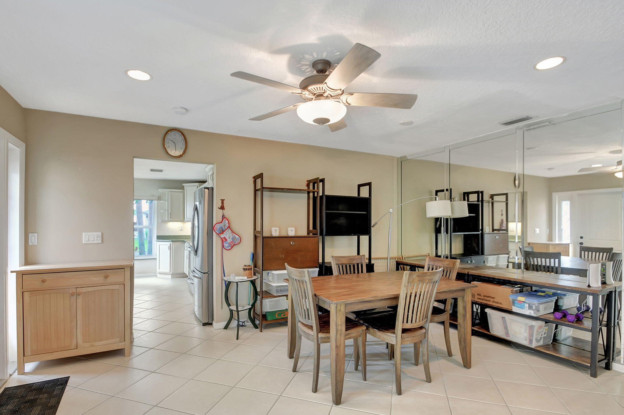 5558 Mirror Lakes Boulevard