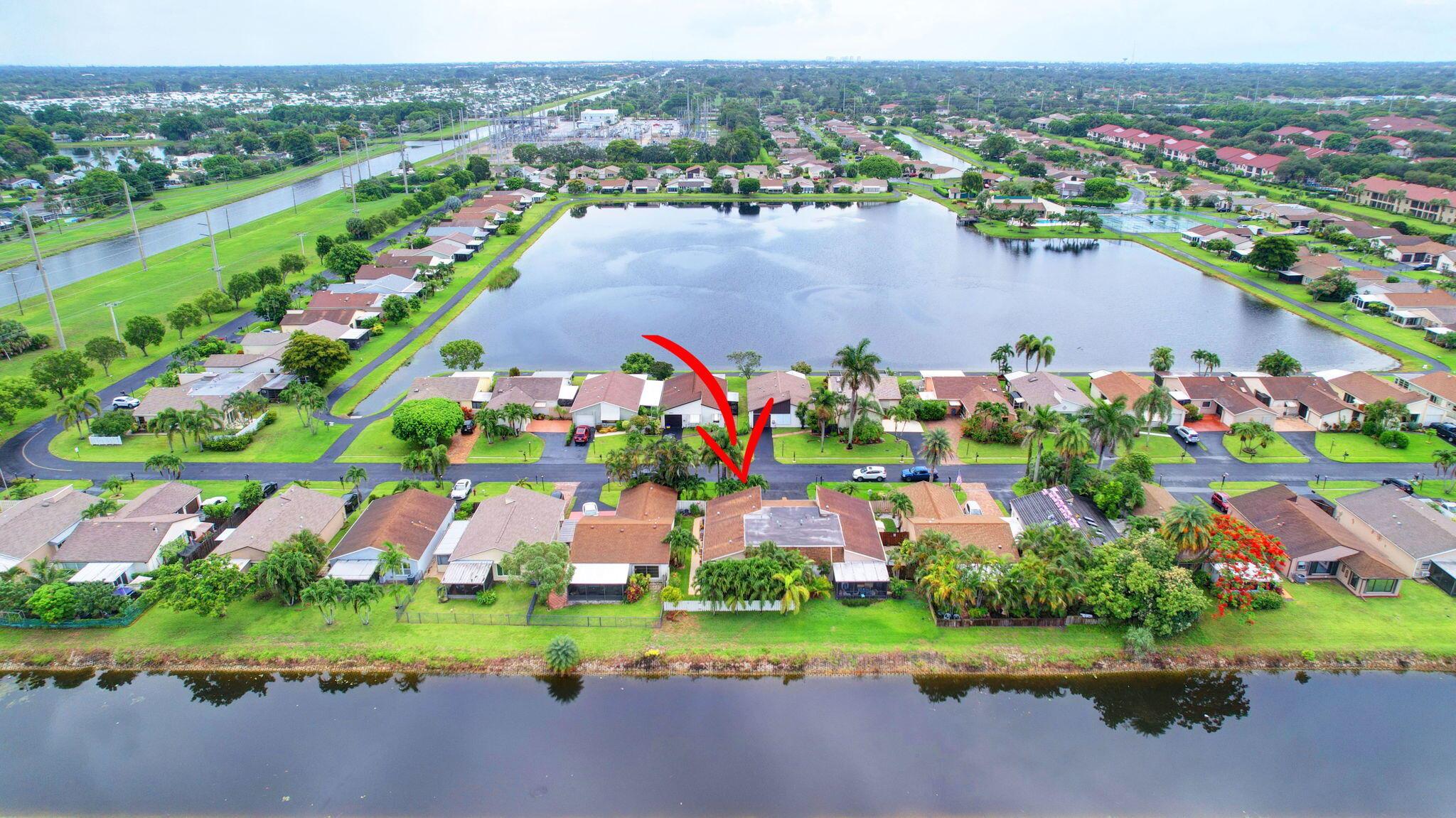 5558 Mirror Lakes Boulevard