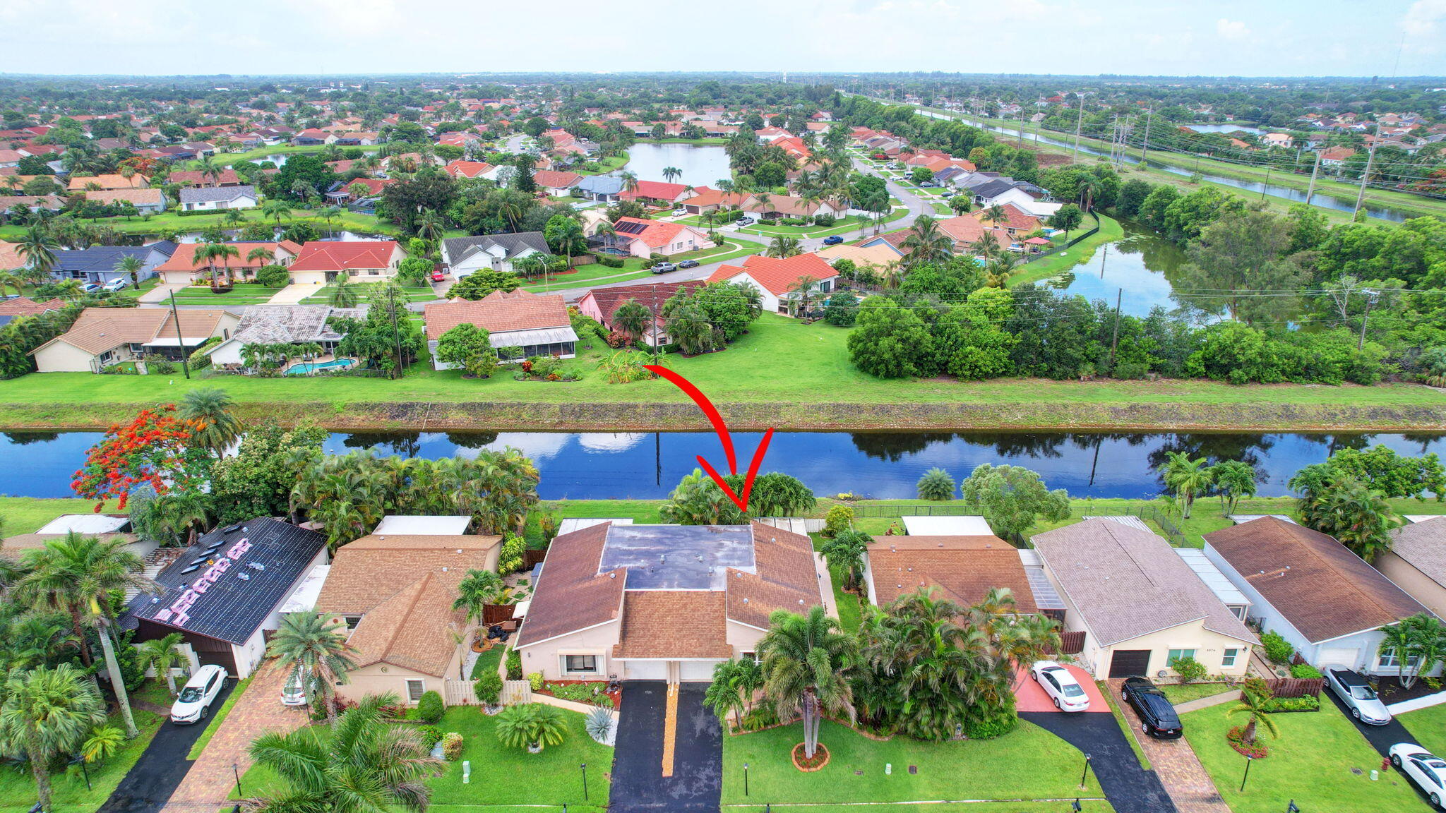 5558 Mirror Lakes Boulevard