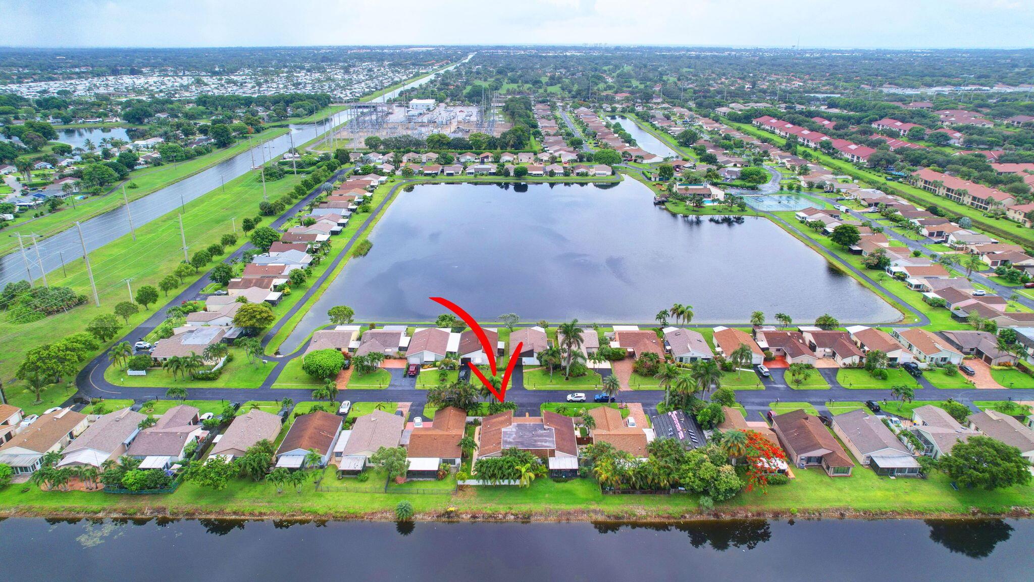 5558 Mirror Lakes Boulevard