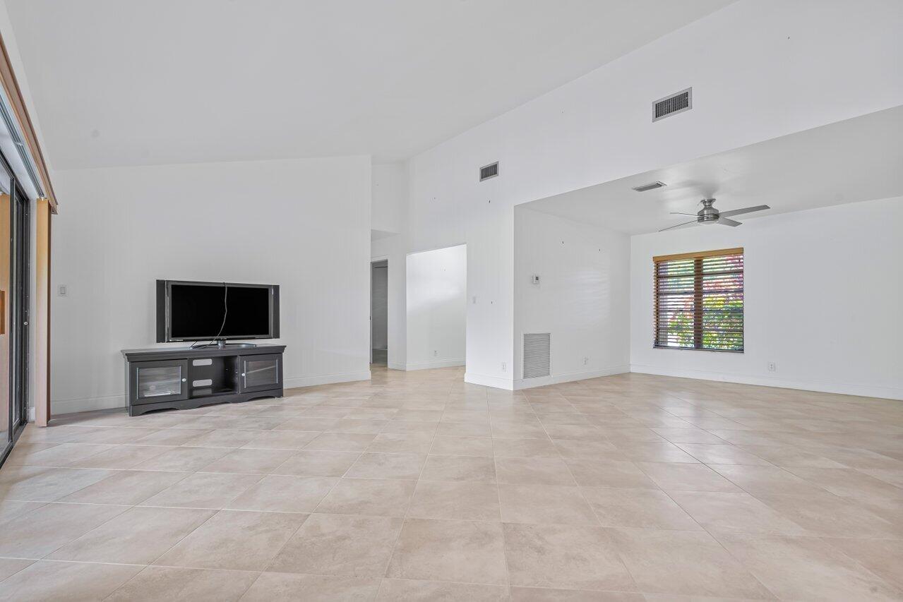 10621 Greenbriar Court