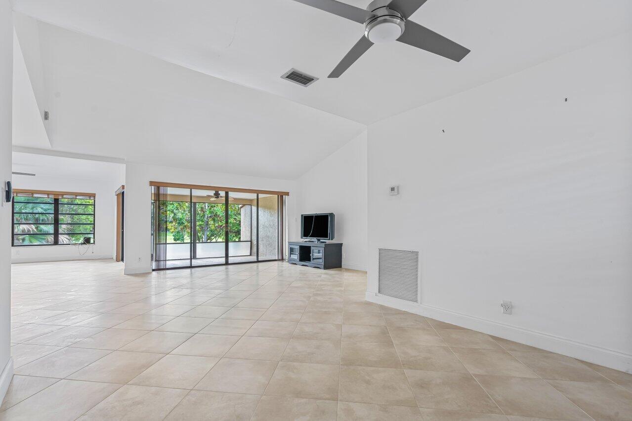 10621 Greenbriar Court