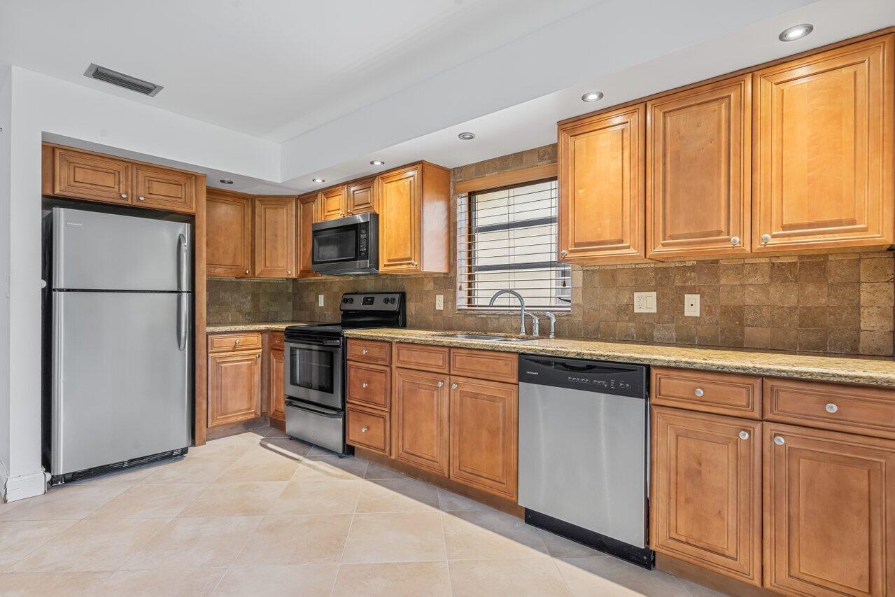 10621 Greenbriar Court