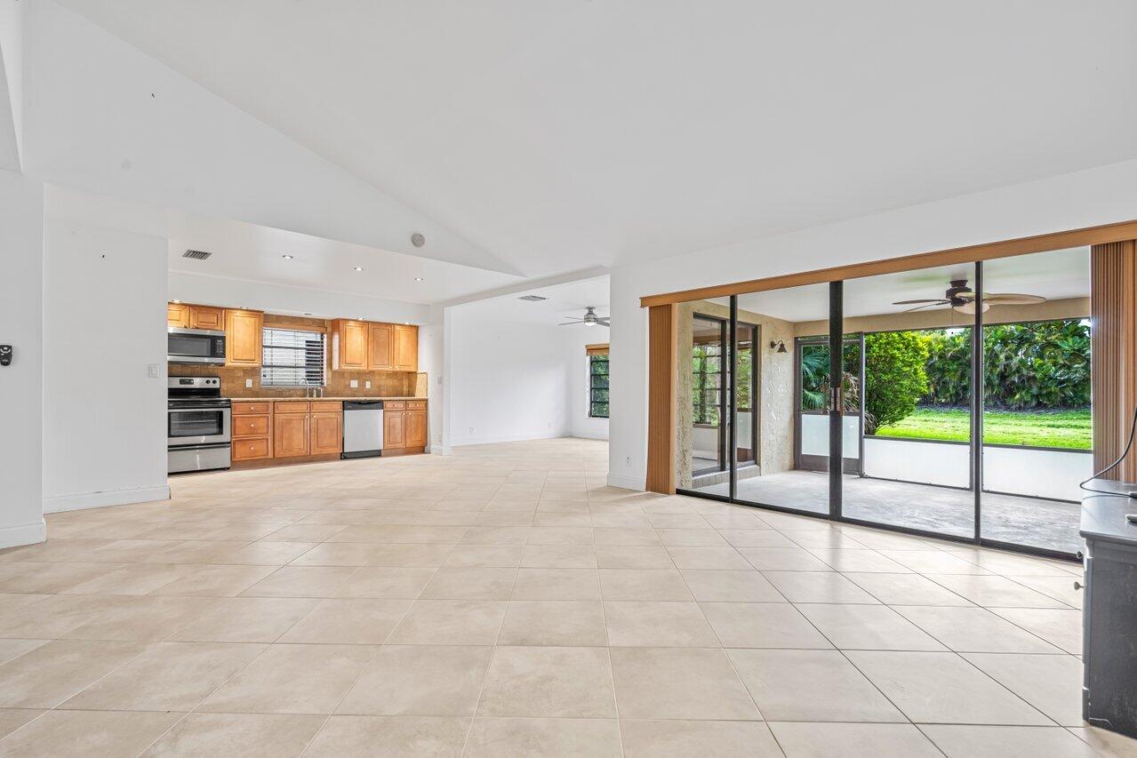 10621 Greenbriar Court