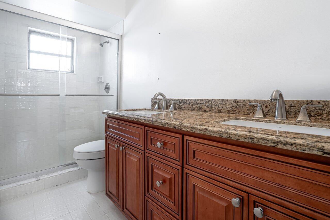 10621 Greenbriar Court