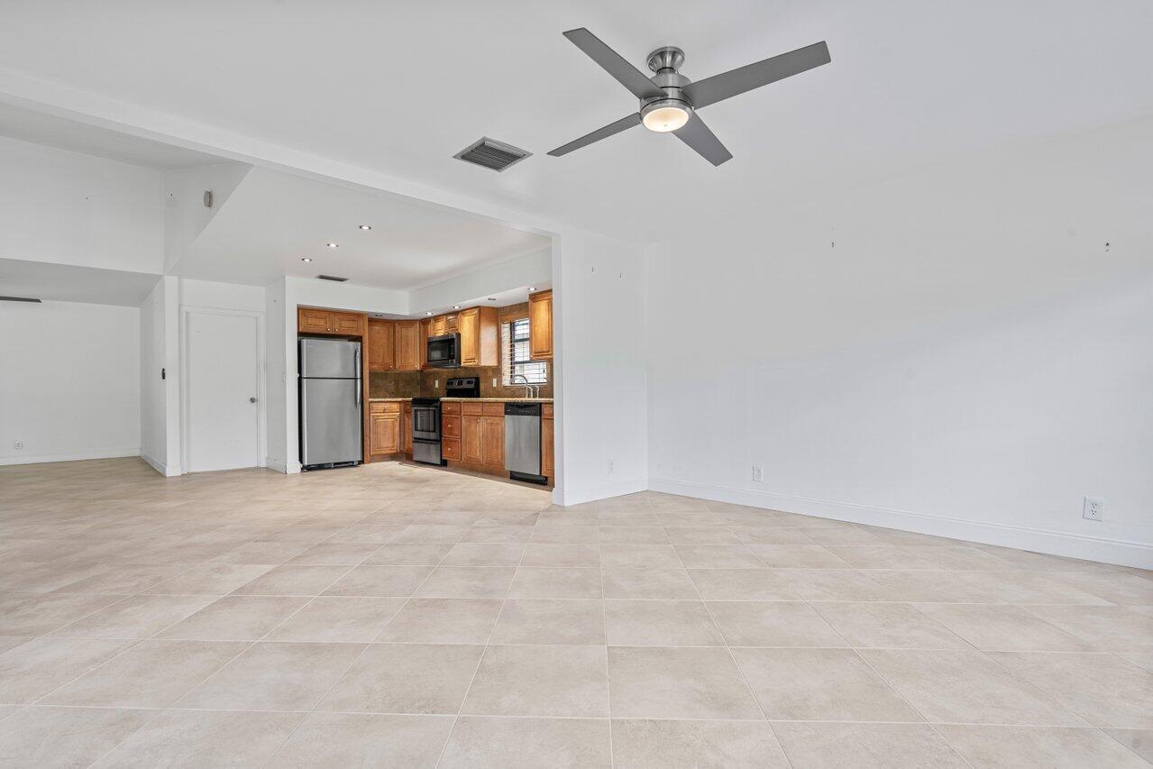 10621 Greenbriar Court