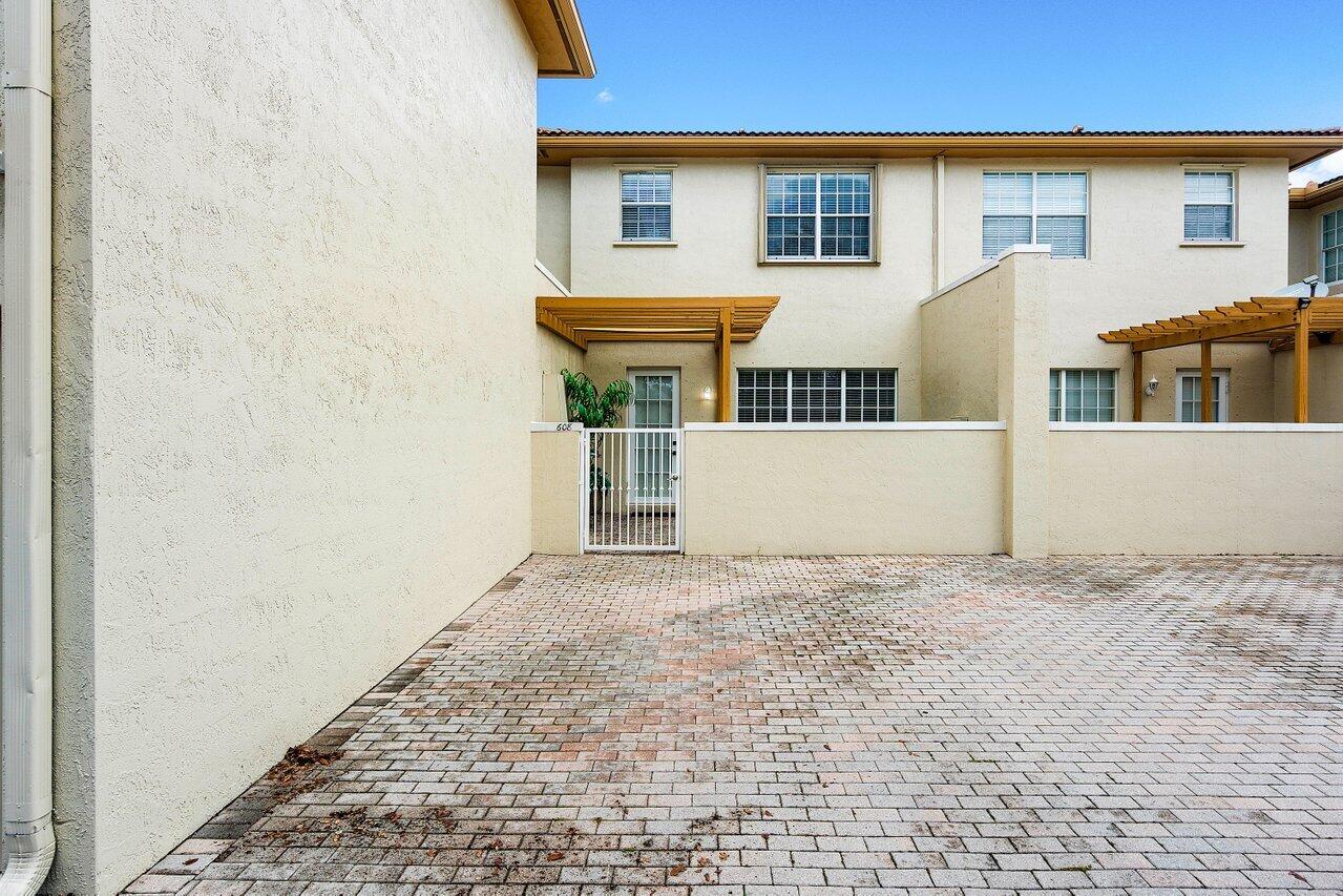 608 NW 24th Avenue, Boynton Beach
