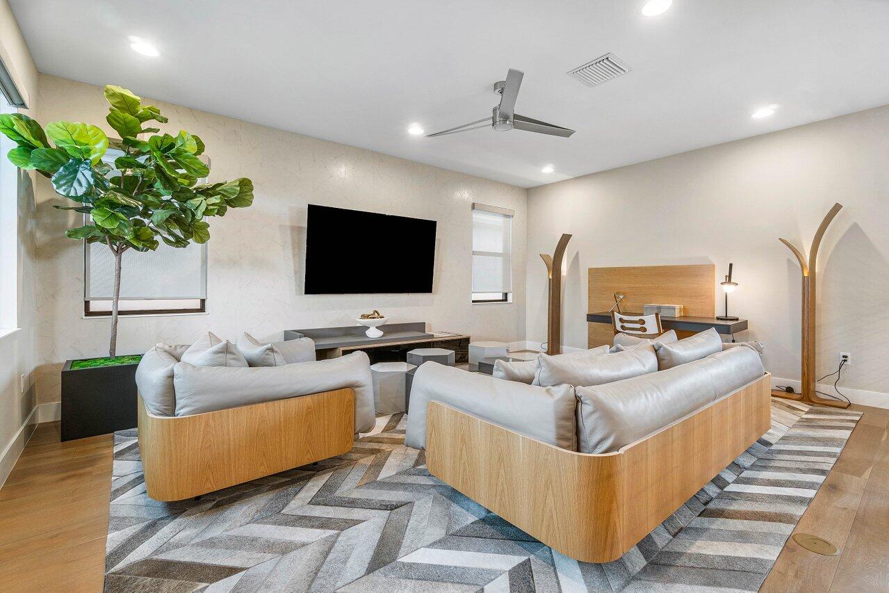 8581 Dearborn River Way