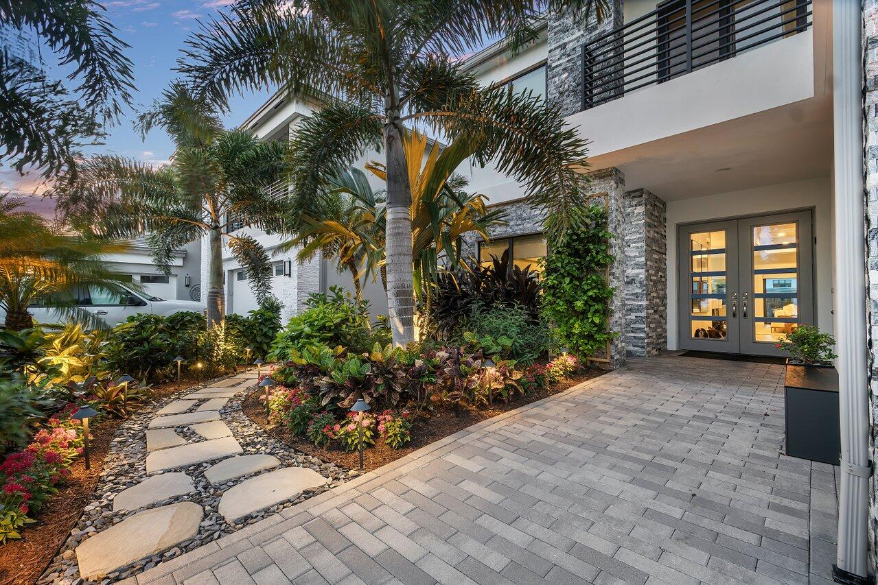 8581 Dearborn River Way