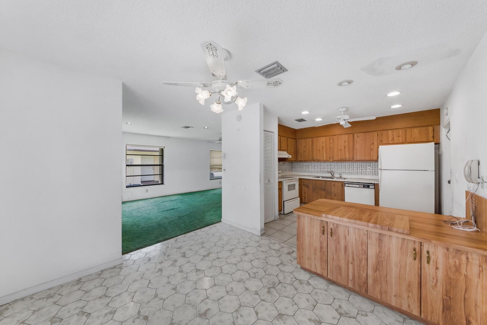 4942 Luqui Court 27a, West Palm Beach Unit: 27a