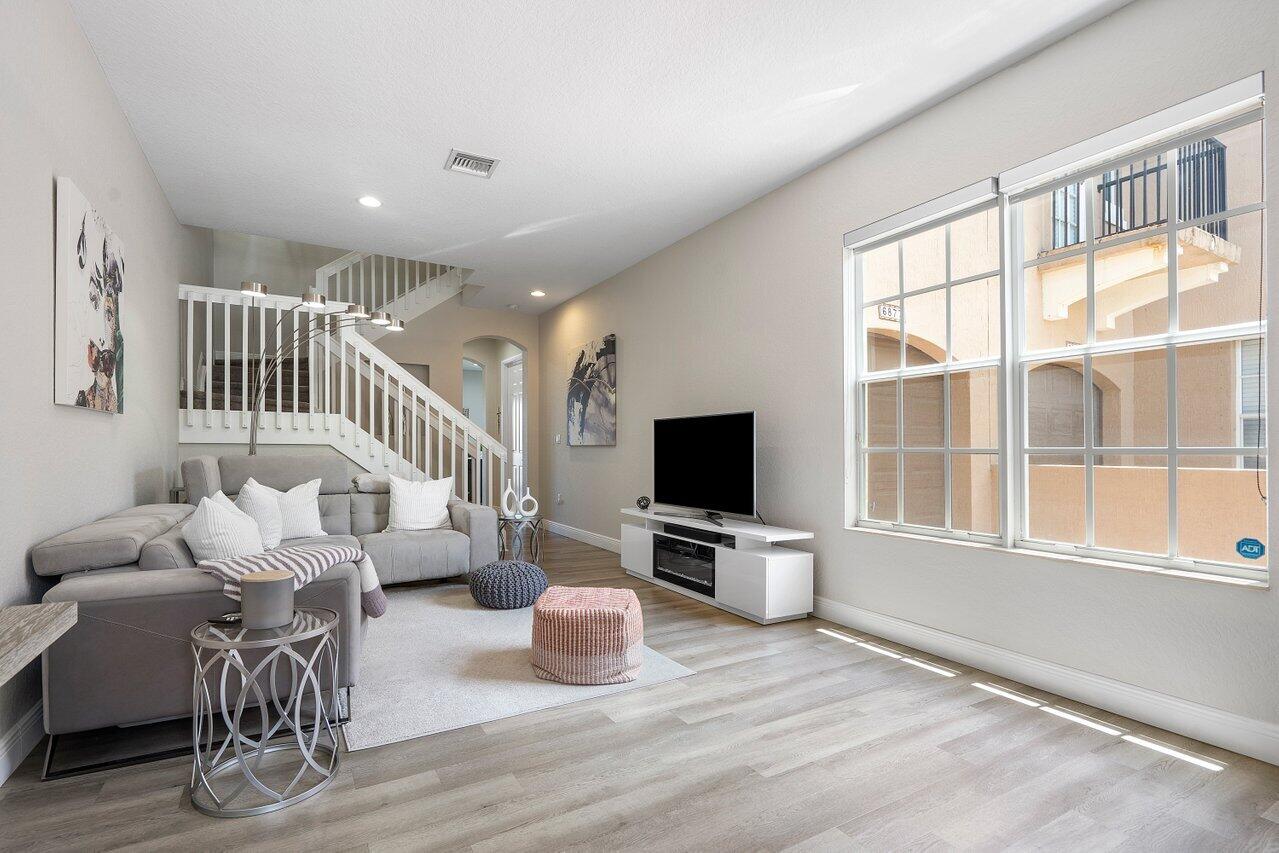 6877 Julia Gardens Drive, Coconut Creek