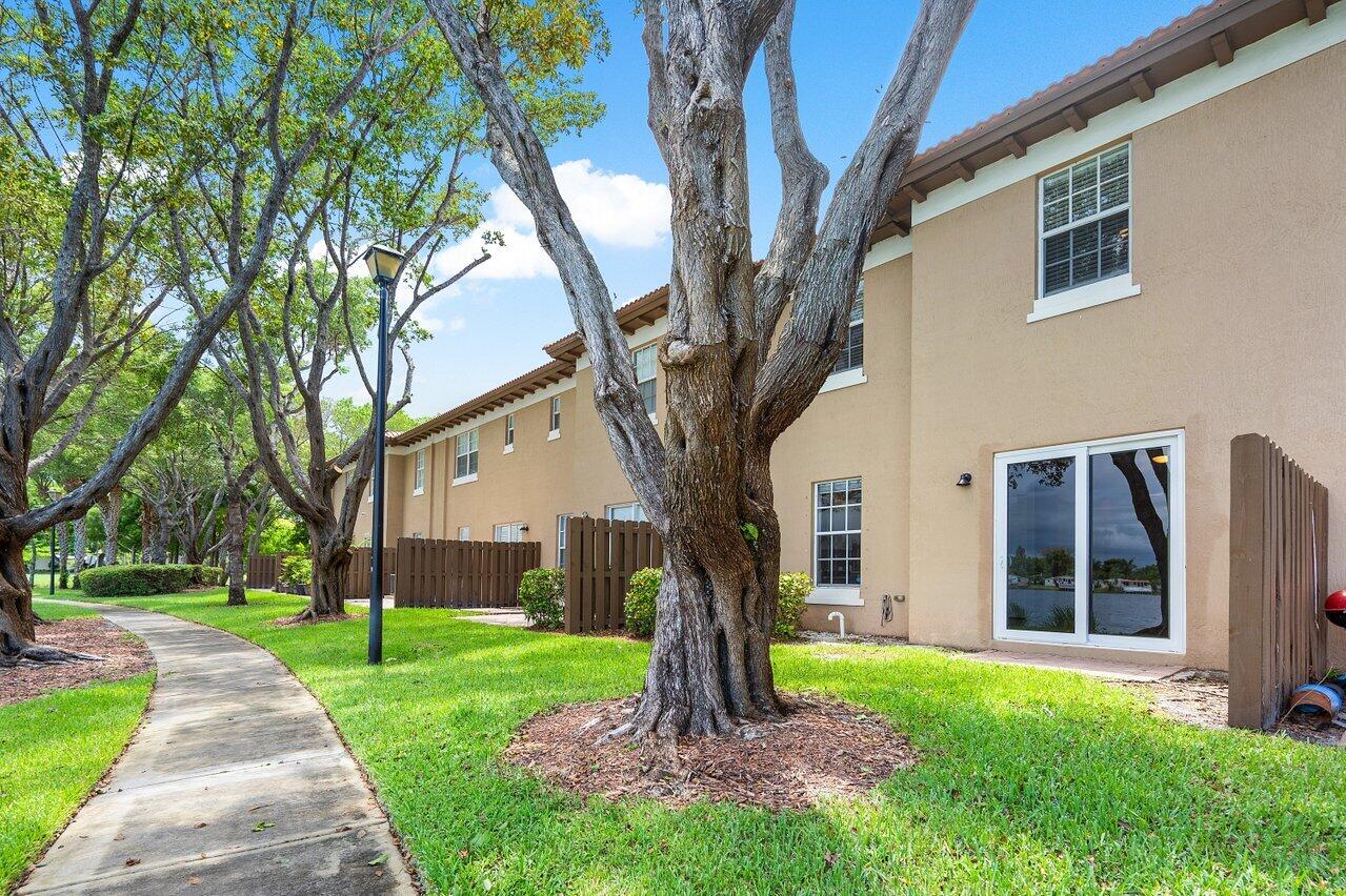 6877 Julia Gardens Drive, Coconut Creek