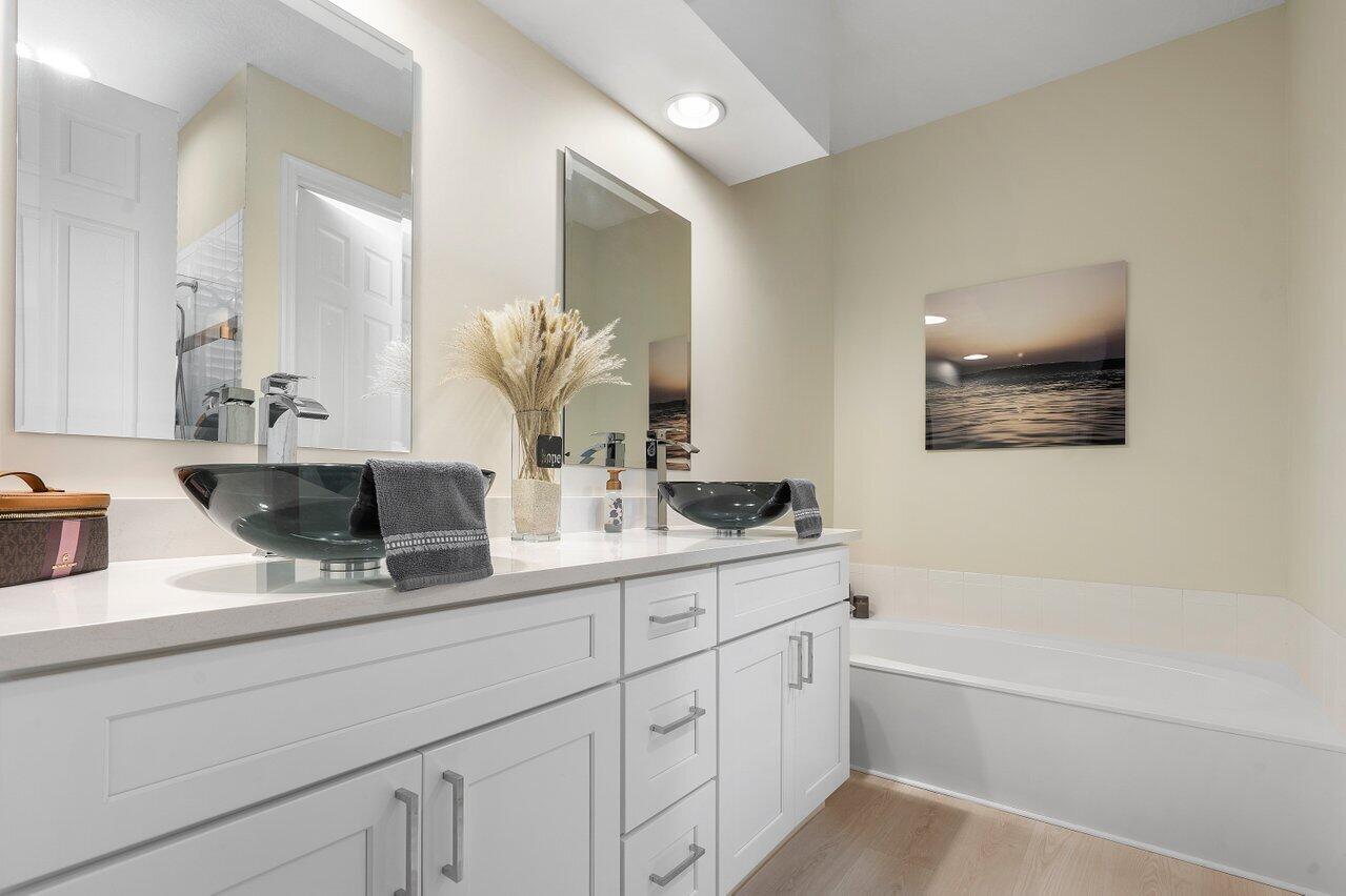 6877 Julia Gardens Drive, Coconut Creek