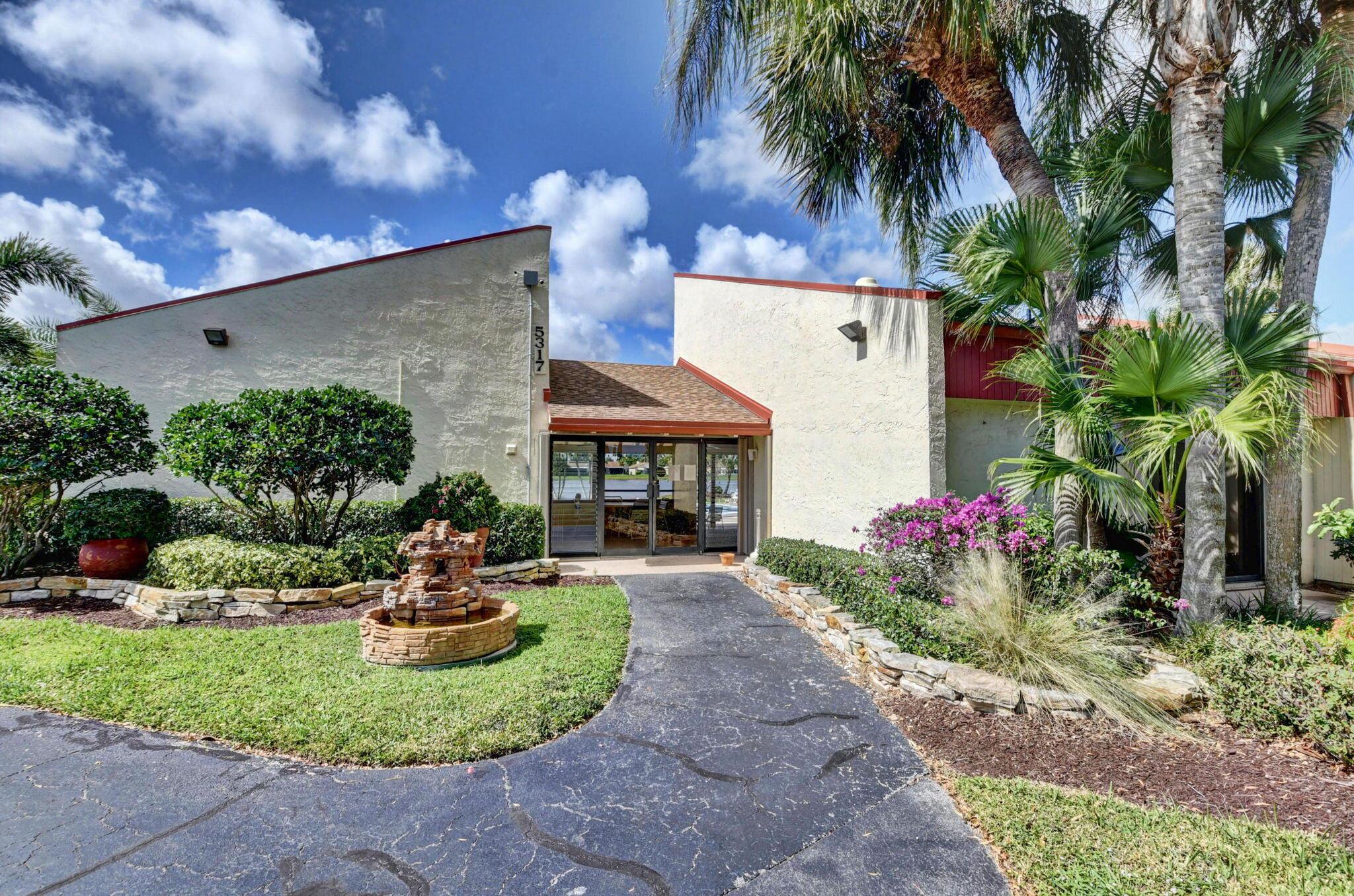 5846 Mirror Lakes Boulevard