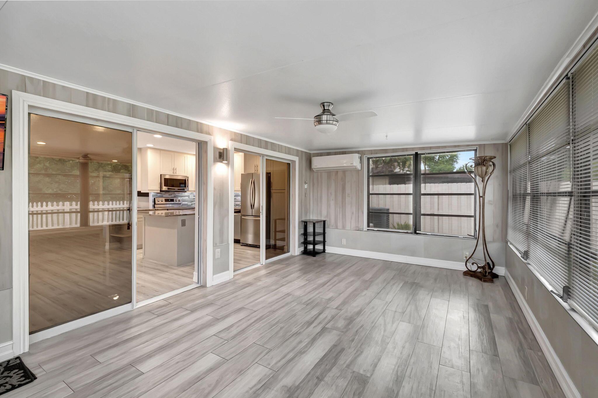 5846 Mirror Lakes Boulevard