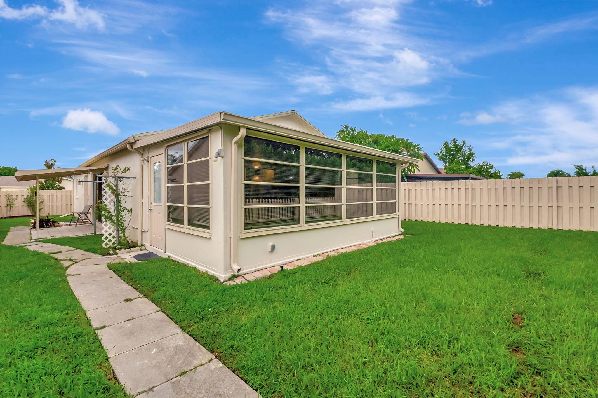 5846 Mirror Lakes Boulevard