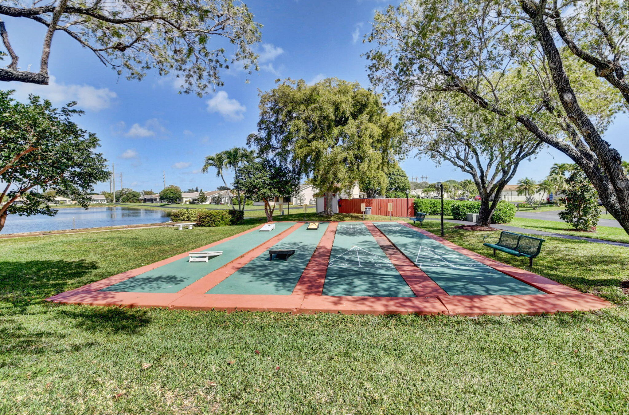 5846 Mirror Lakes Boulevard