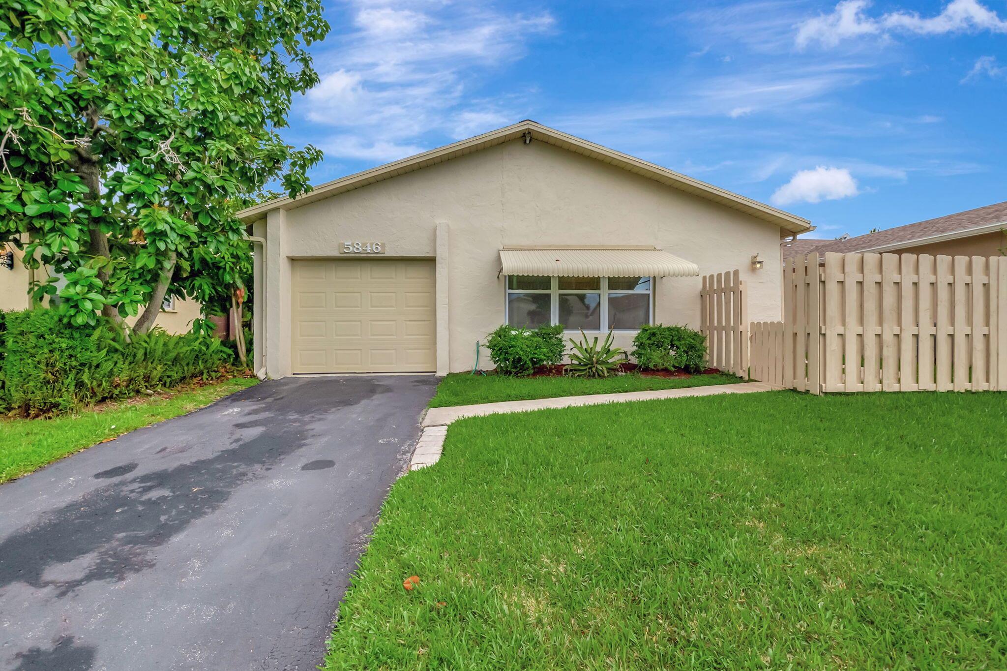 5846 Mirror Lakes Boulevard