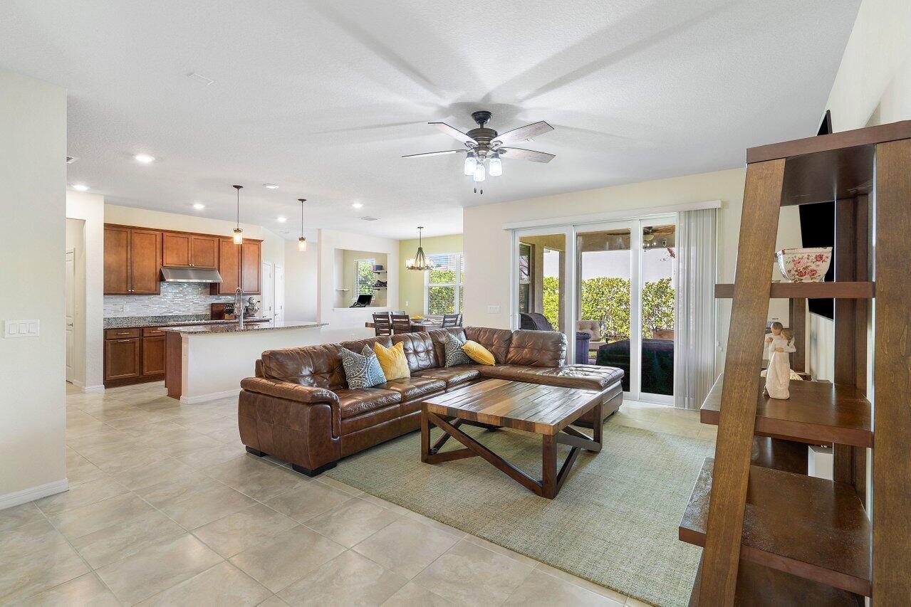 1595 Myrtle Oak Terrace, Hollywood