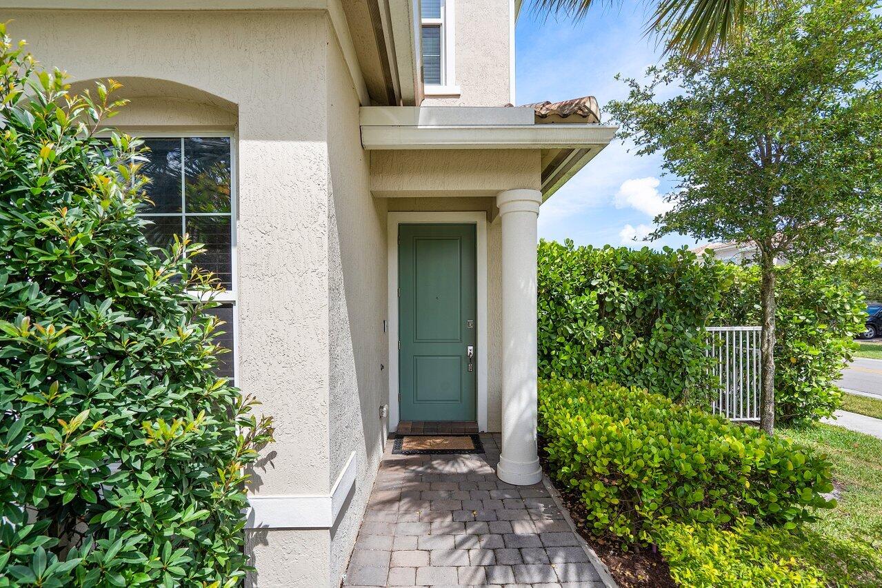 1595 Myrtle Oak Terrace, Hollywood