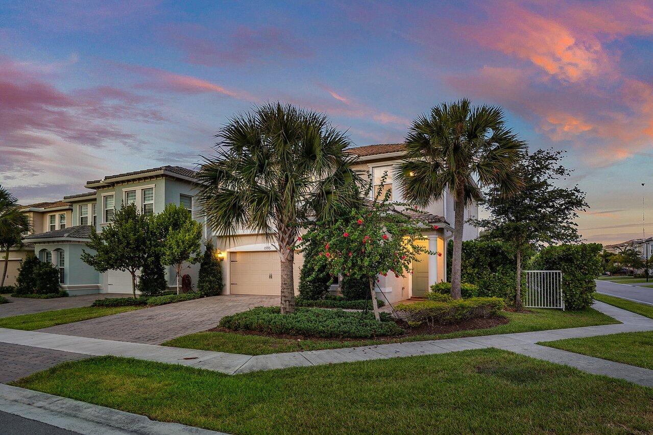 1595 Myrtle Oak Terrace, Hollywood