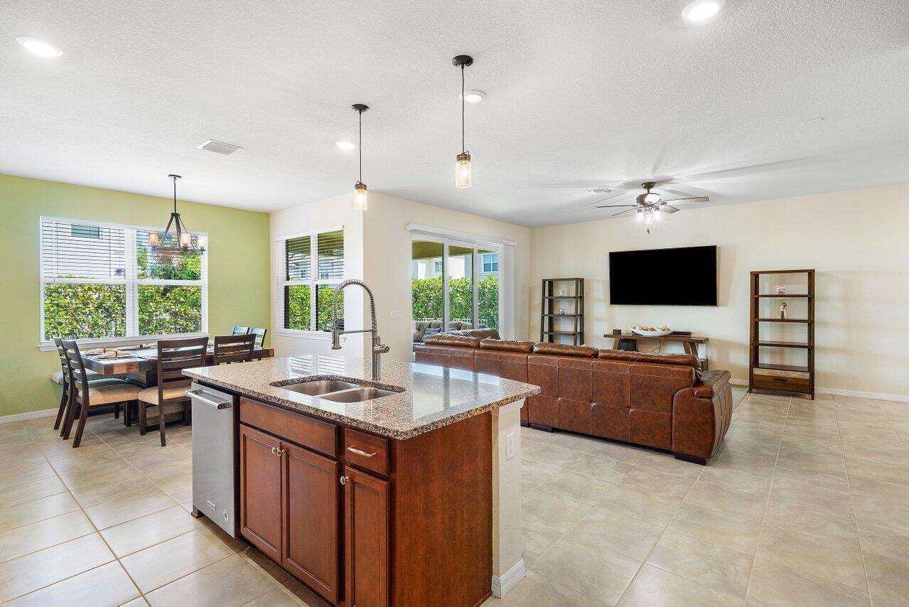 1595 Myrtle Oak Terrace, Hollywood