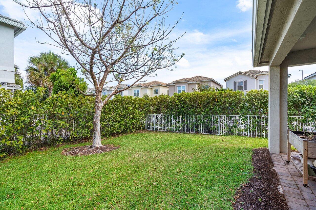 1595 Myrtle Oak Terrace, Hollywood