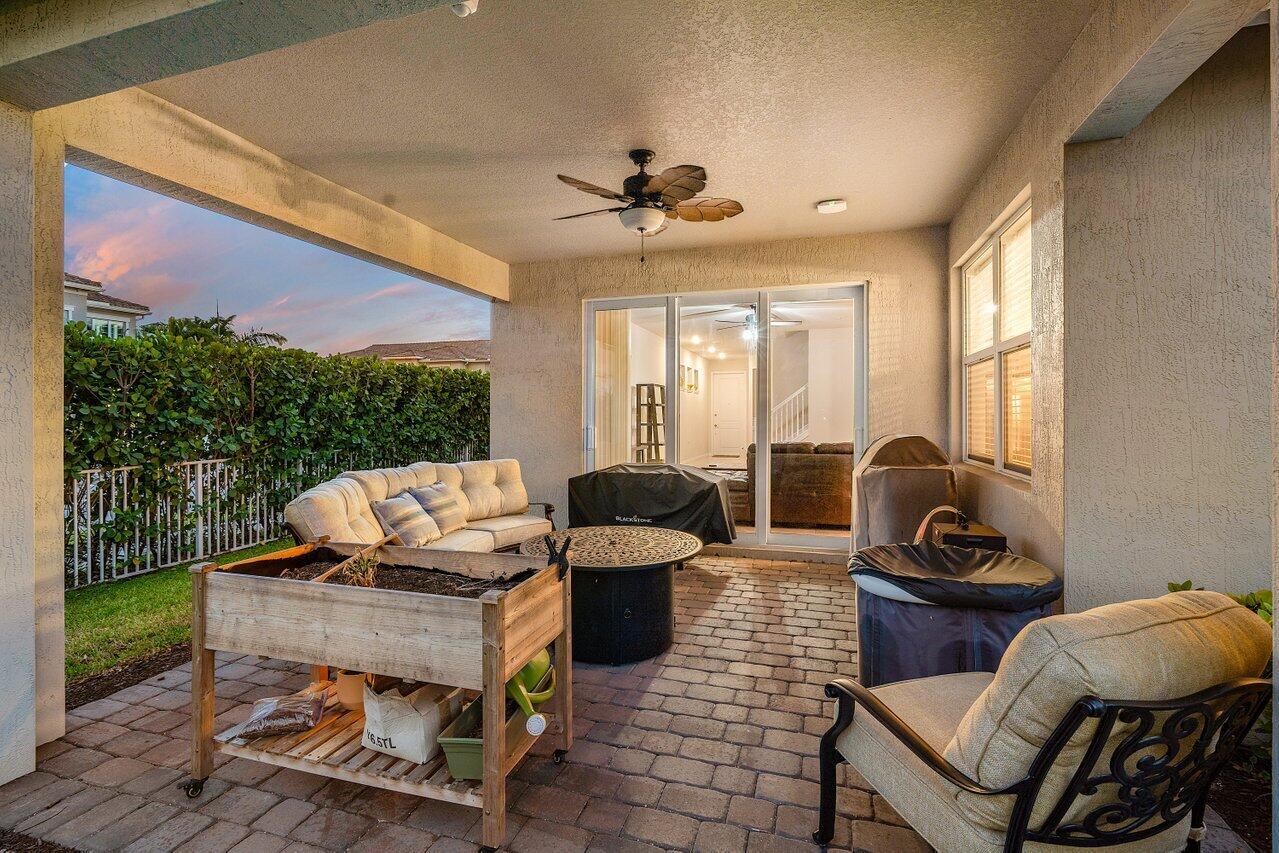 1595 Myrtle Oak Terrace, Hollywood