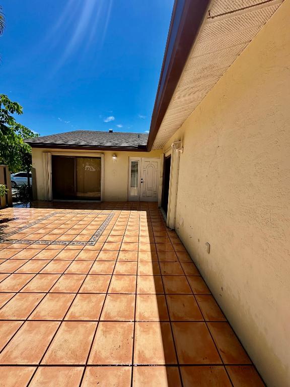 8076 Ambach Way, Hypoluxo