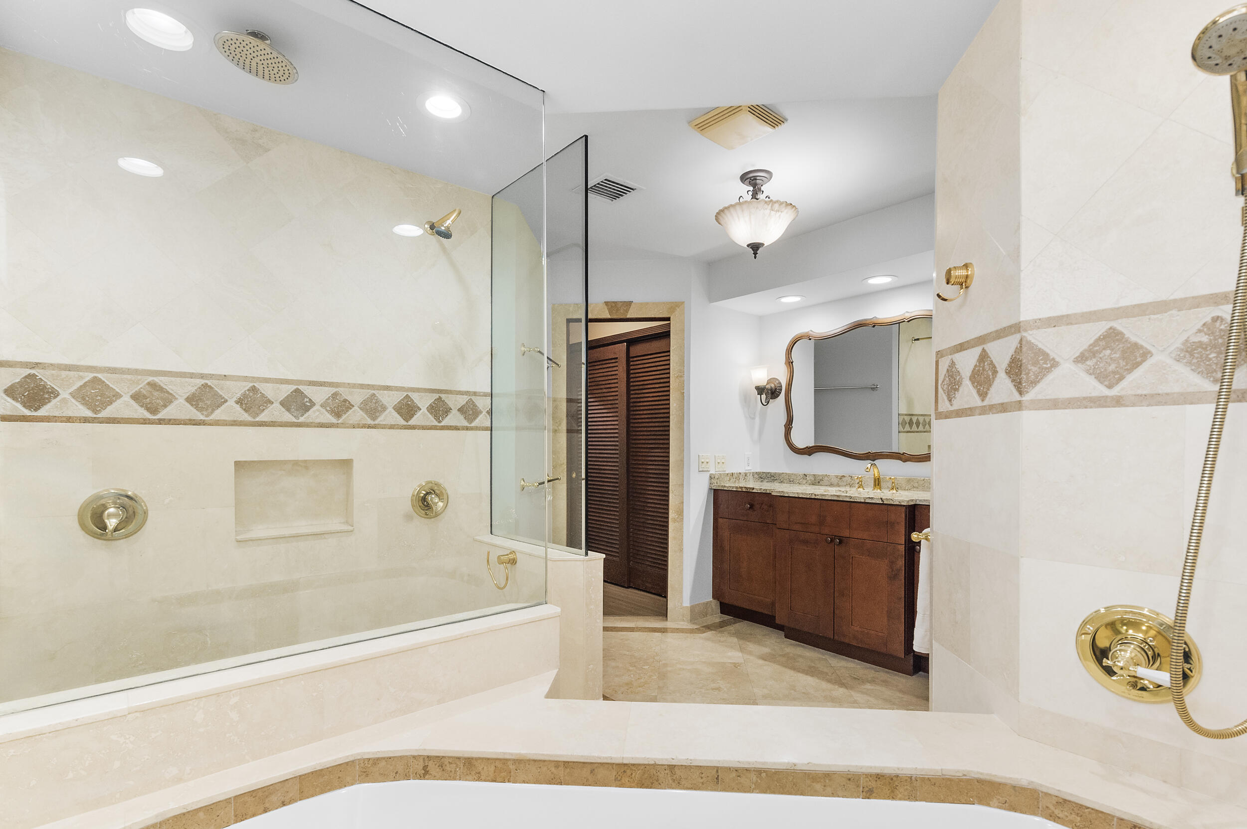 450 NW 14th Avenue
