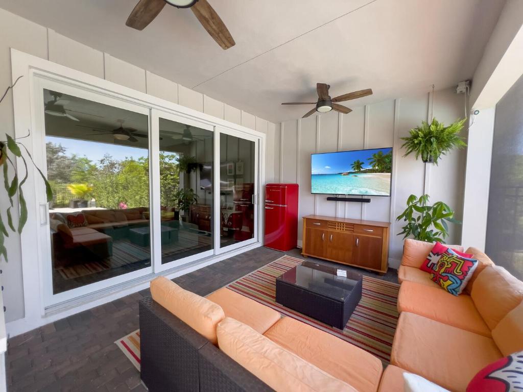 864 Sterling Pine Place, Loxahatchee